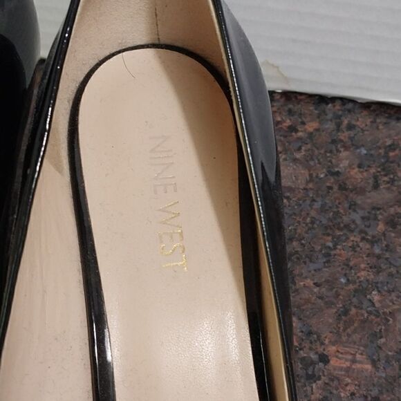Nine West Black Patent Leather Heels...SIZE 8M - Picture 2 of 7